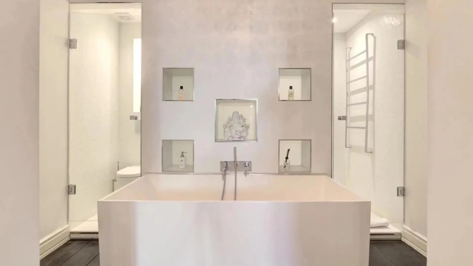 Prestige & Comfort Facing The Palais Des Festivals Cannes